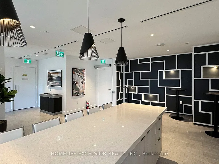 195 Redpath Ave #914 — Photo 34