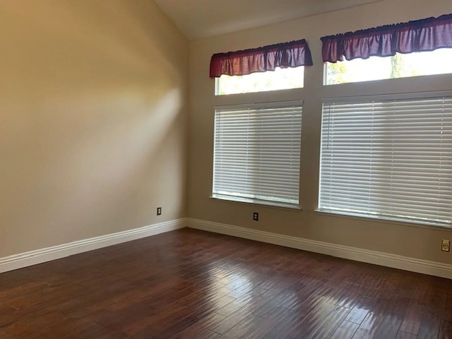 Spacious 3 Bedroom Home in Azusa — Photo 4