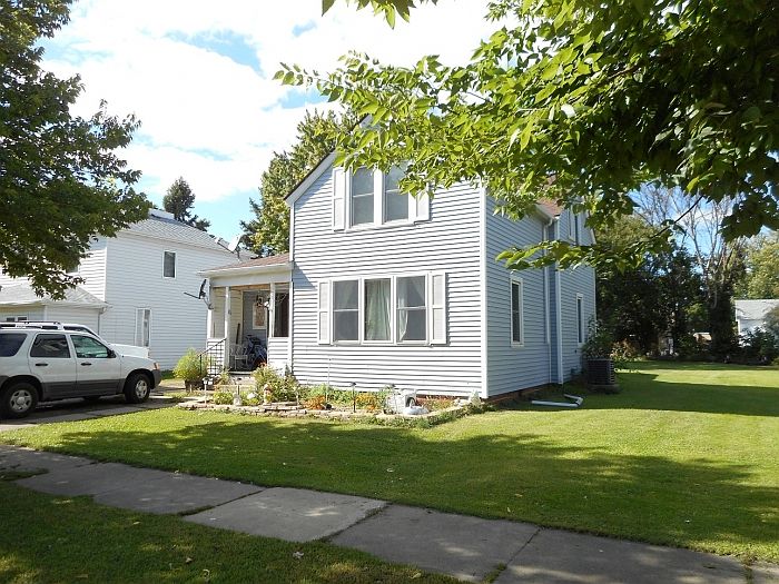1st image of 1305 3rd Ave