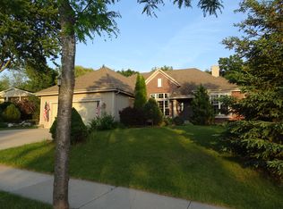 1935 Foxcroft Ln, Waukesha, WI 53189