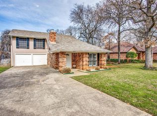 7501 Woodhaven Dr, North Richland Hills, TX 76182