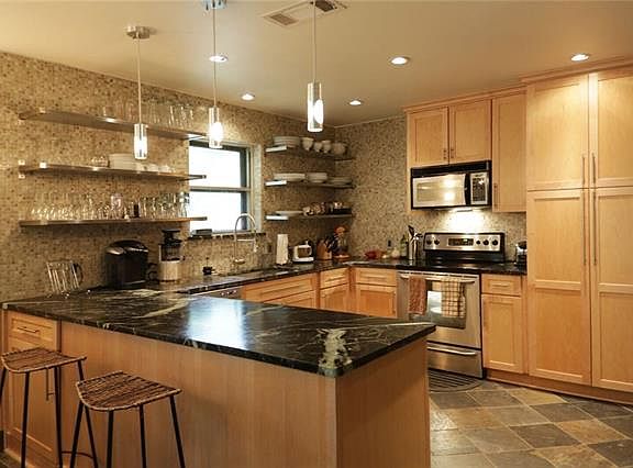 3rd image of 8059 Claremont Dr