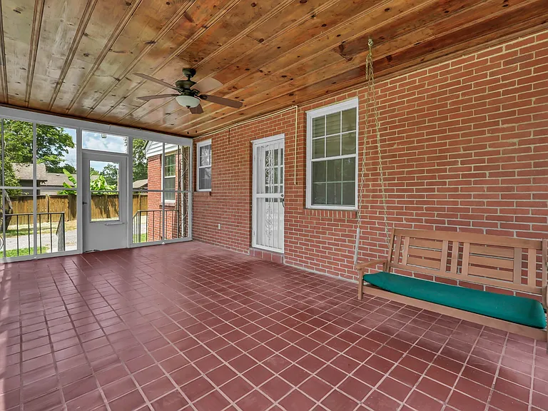217 E Meadow Cir — Photo 12