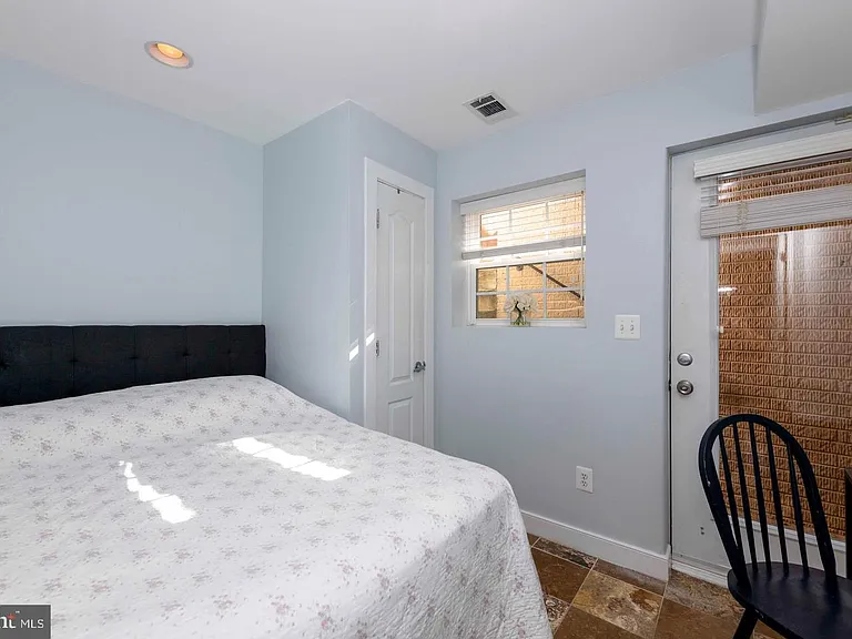 514 Hobart Pl NW #1 — Photo 5