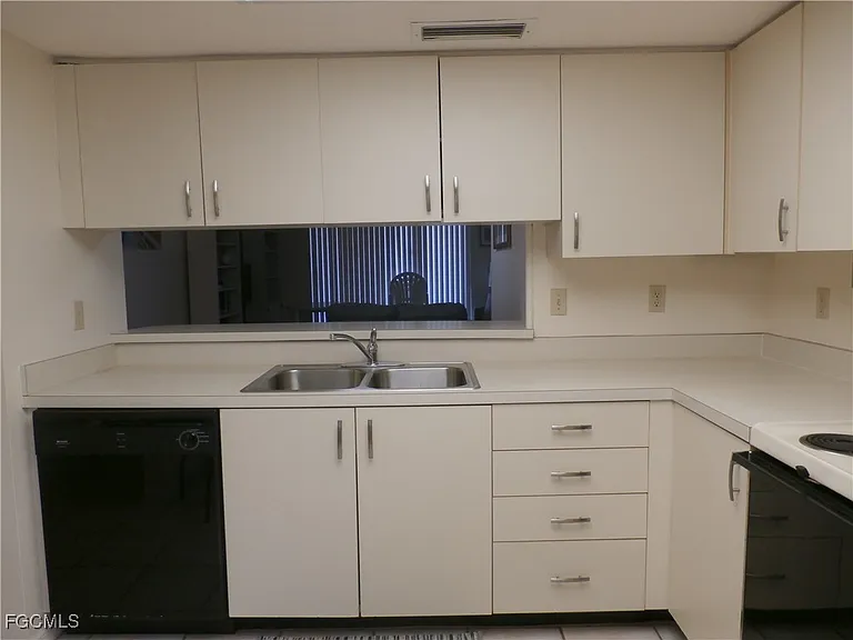 11300 Caravel Cir #210 — Photo 4