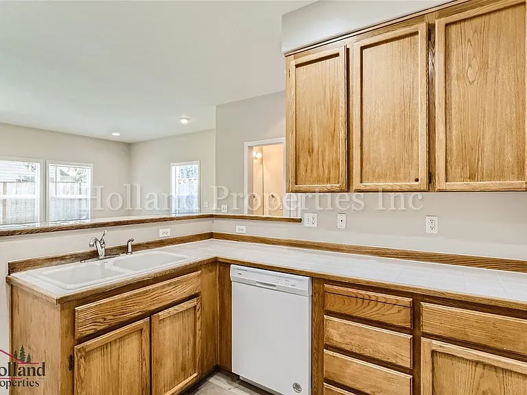 3133 NE 13th Pl — Photo 10