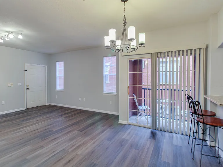 107 Vista Verdi Cir #213 — Photo 5
