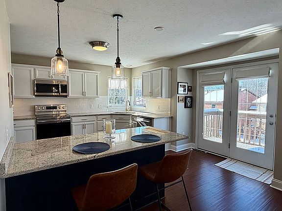 4th image of 122 Unity Sq