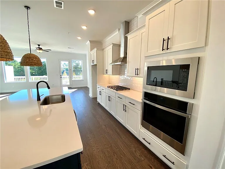 435 Ashbury Dr — Photo 5