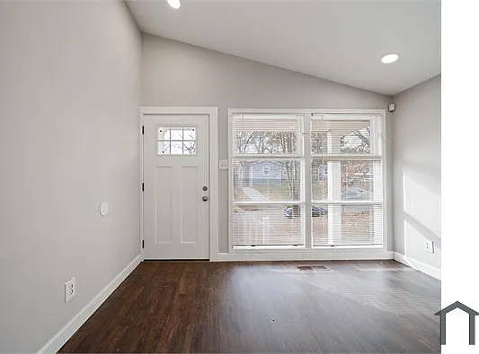 976 McKay Dr SE — Photo 6