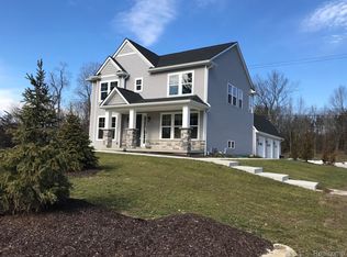 735 E Maple Rd, Milford, MI 48381