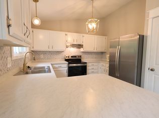 622 Rustic Valley Dr, Ballwin, MO 63021
