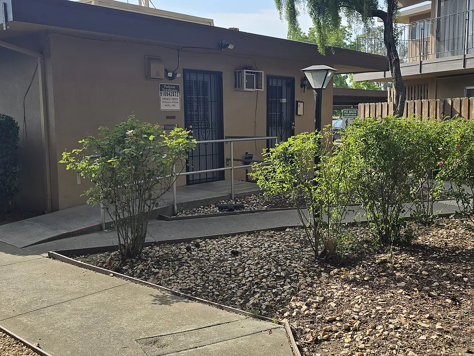 Parkway Townhomes