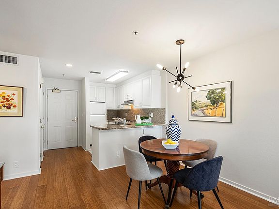 5th image of 100 Thorndale Drive #308