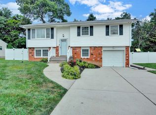 623 Fawn Dr, Toms River, NJ