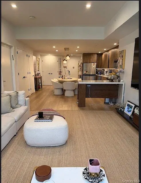 2 bed, 2.0 bath, 1231 sqft, $8,250 — Photo 1