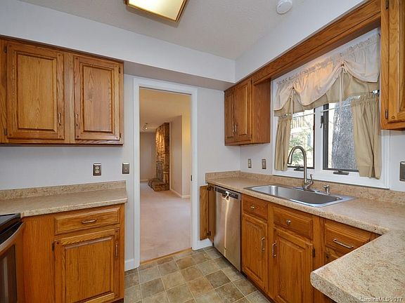 5th image of 306 Live Oak Ln #306