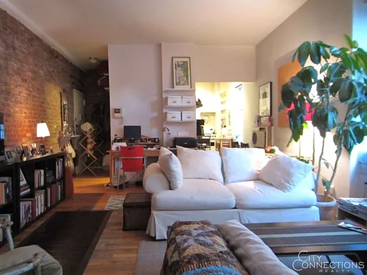 Rented by City Connections Realty | media 14