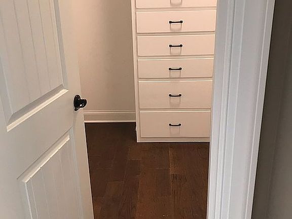 Walk in custom closet