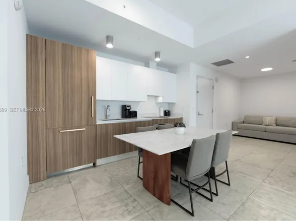 239 SW 9th St #2103, Miami, FL 33130