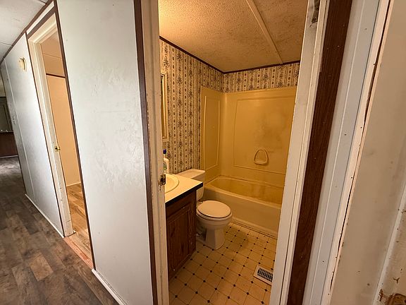 4th image of 124 Windy Ridge Ln