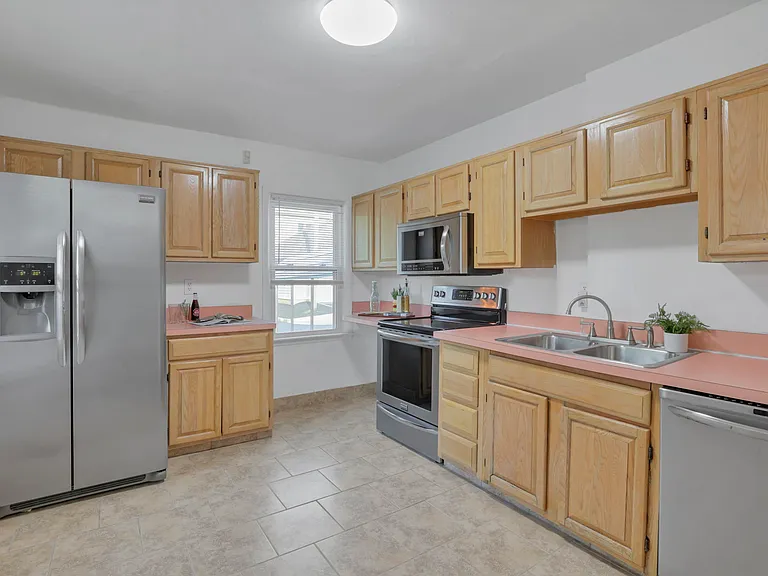 215 Martin Luther King Jr Blvd — Photo 11