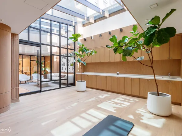 200 East 21st Street image 39 of 48