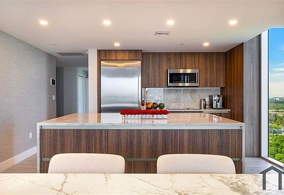 4th image of 16385 Biscayne Blvd Unit 1915
