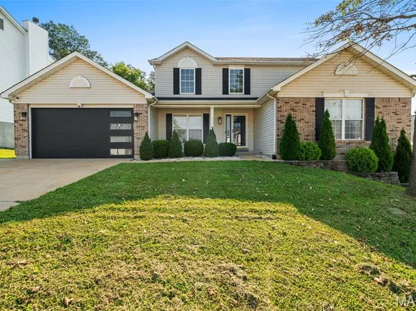 3120 Crystal Lake Dr, Saint Louis, MO 63129