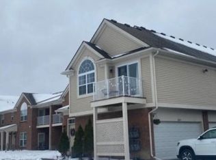 28273 S Pointe Ln, Chesterfield, MI