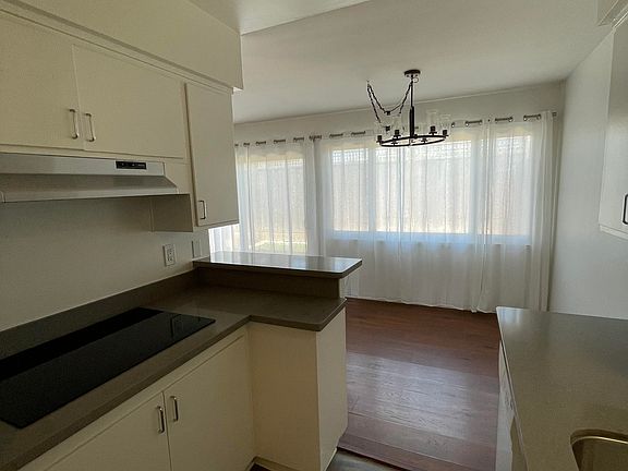4th image of 3362 Los Prados St