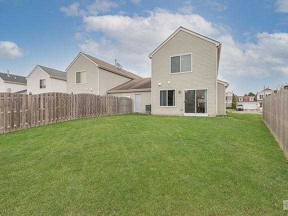 3rd image of 2423 Mayfield Dr