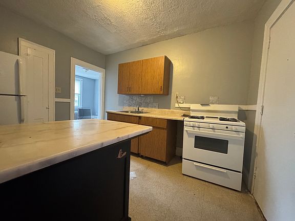 3rd image of 106 Rowe Ave #3N