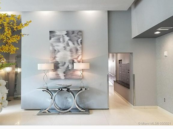 5th image of 275 NE 18th St APT 501
