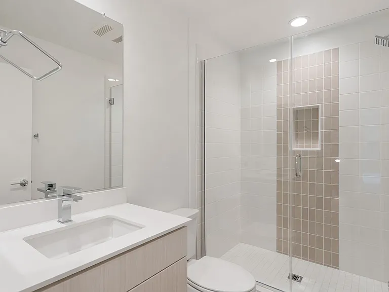 138 S Gardenia — Photo 15