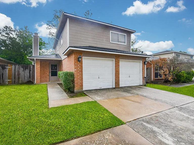 7822 Greenedge Dr — Photo 1
