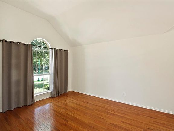 3rd image of 3507 Barberry Dr