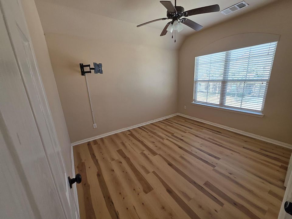 1st image of 1216 Realoaks Dr