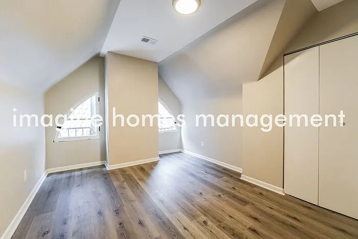 241 Amber St #3 — Photo 10