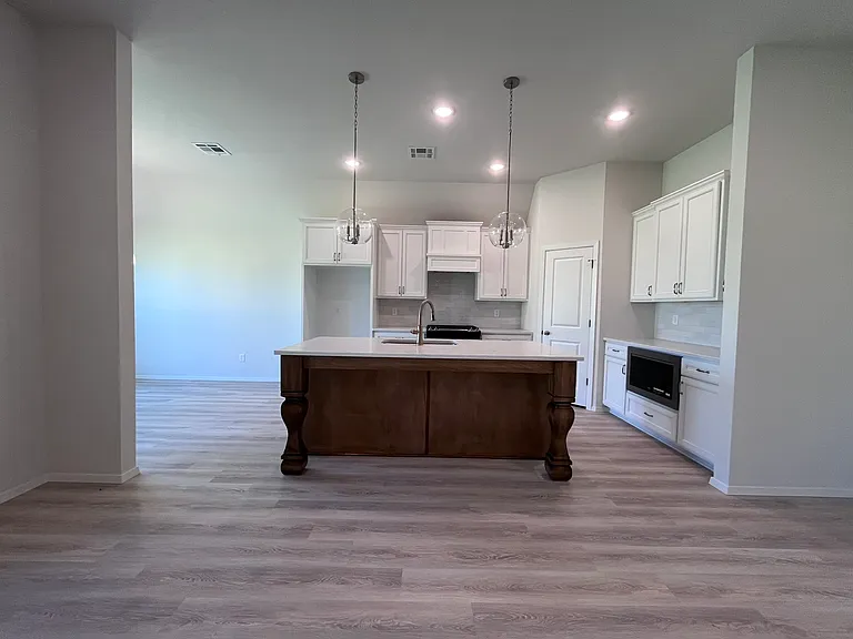 12406 S Lakewood Ave — Photo 9