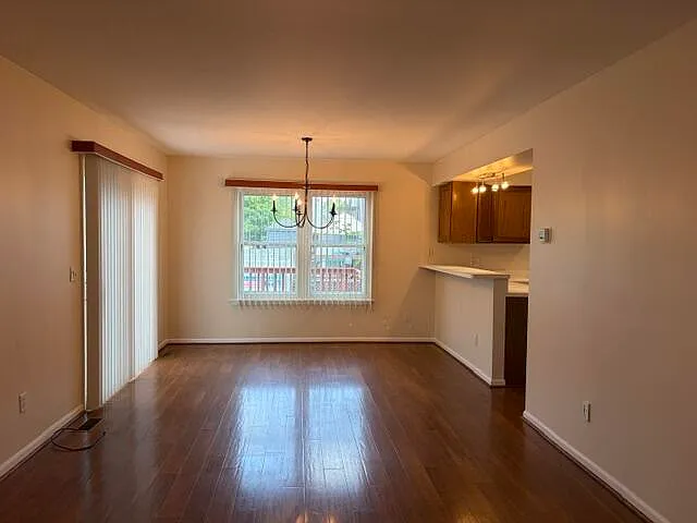 328 N Pointe Dr — Photo 22