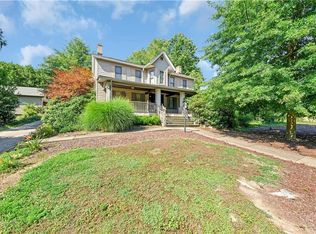 251 Forest Grove Rd, Coraopolis, PA 15108