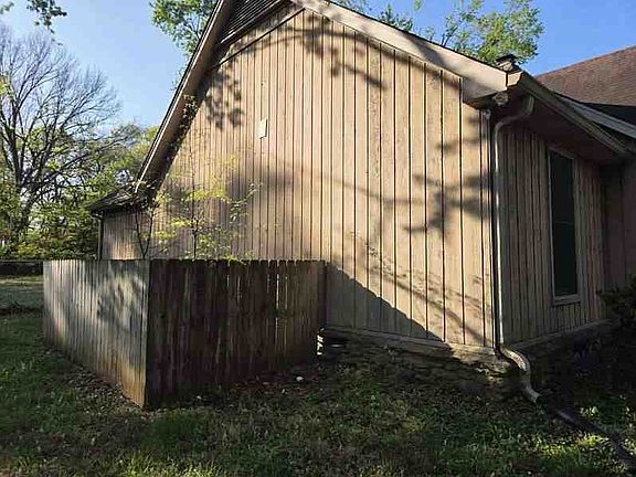 4th image of 1300 Rivermont Dr