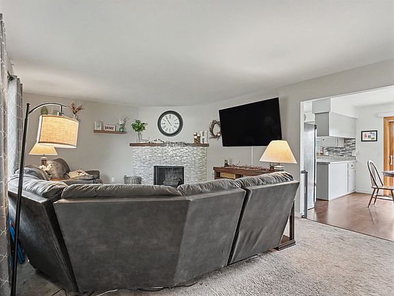 2nd image of 5845 Applewood Dr