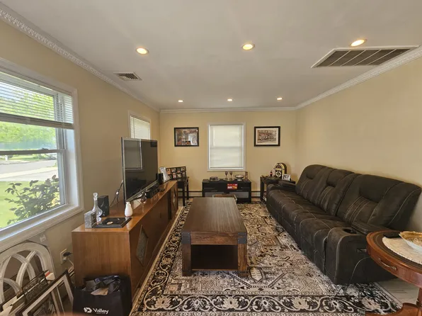 (undisclosed Address), Levittown, NY 11756