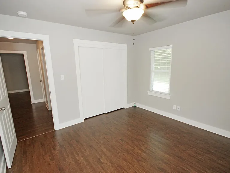 1205 W Brooks St — Photo 15