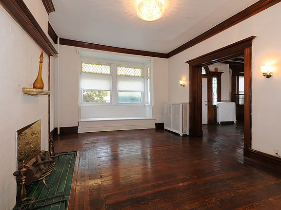 3rd image of 579A Park Ave