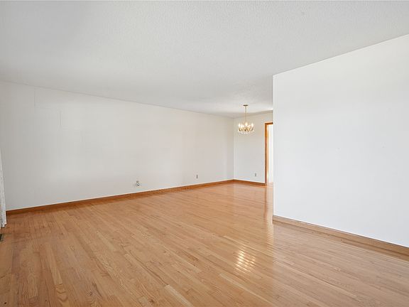 4th image of 3611 1st Ave SW