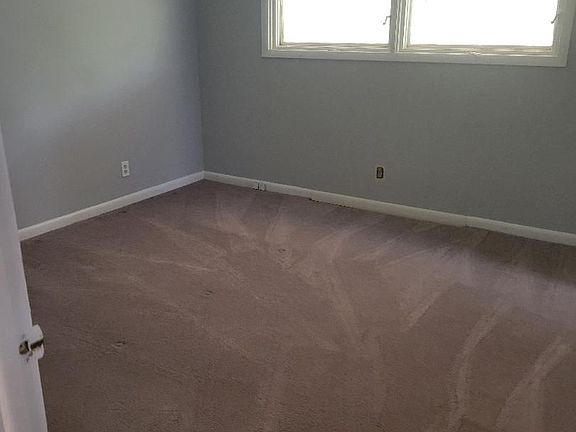 3rd image of 513 Clover Dr