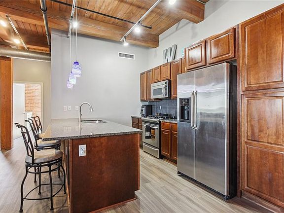 4th image of 712 Broadway Blvd #703